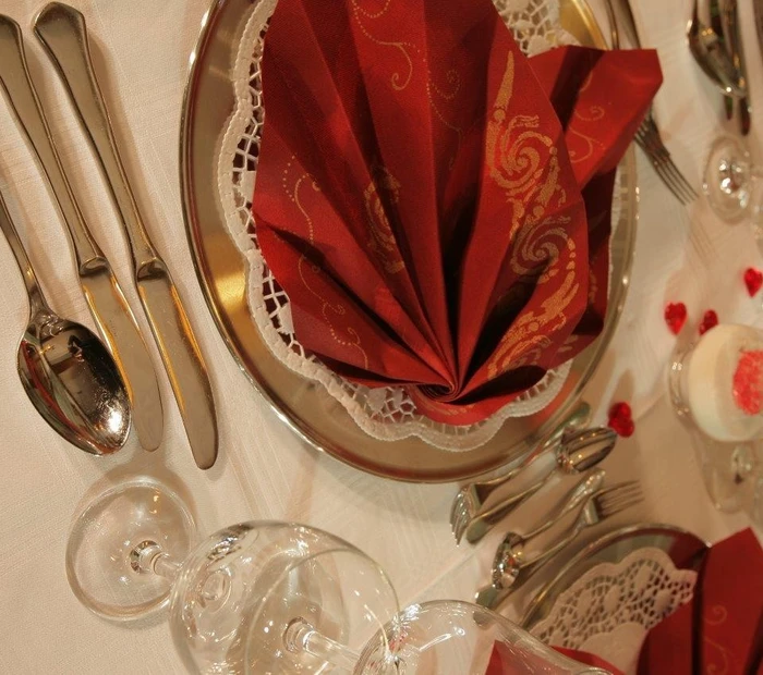 Draufsicht festliches Gedeck im Restaurant