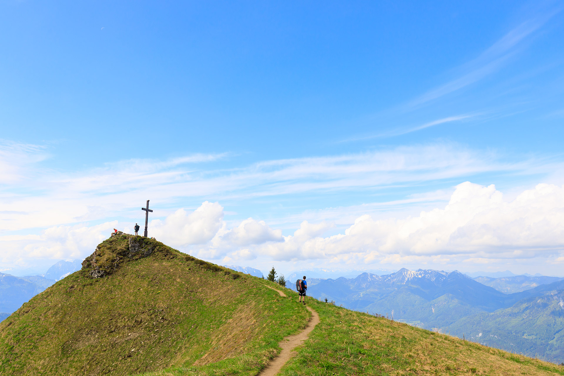 Der Hochgern gehört zu den beliebtesten Wanderbergen der Chiemgauer Alpen und bietet ein beeindruckendes Panorama über den Chiemgau und das Alpenvorland.