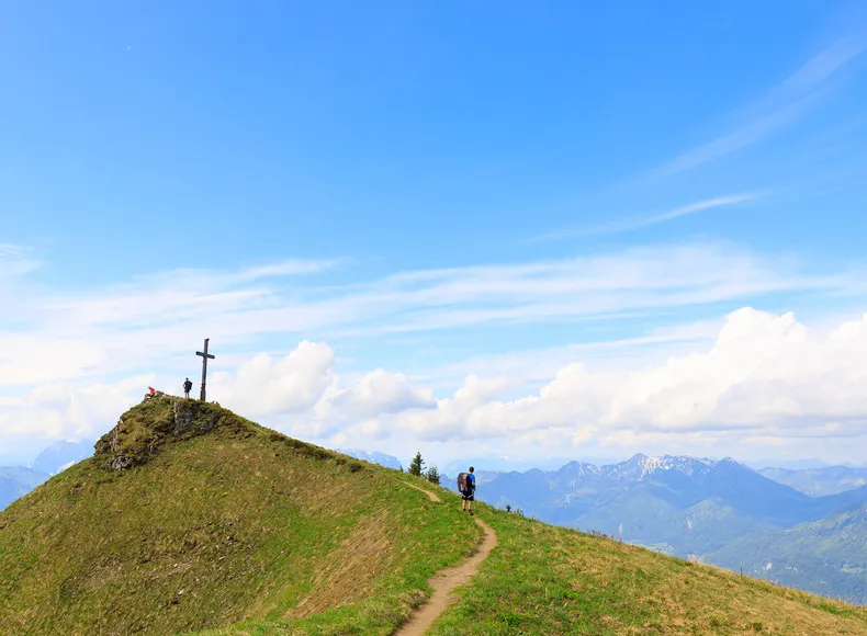 Der Hochgern gehört zu den beliebtesten Wanderbergen der Chiemgauer Alpen und bietet ein beeindruckendes Panorama über den Chiemgau und das Alpenvorland. Der Hochgern gehört zu den beliebtesten Wanderbergen der Chiemgauer Alpen und bietet ein beeindruckendes Panorama über den Chiemgau und das Alpenvorland.