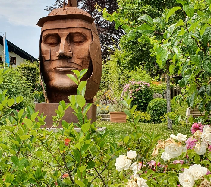 Römerkopf im Garten in Seebruck am Chiemsee