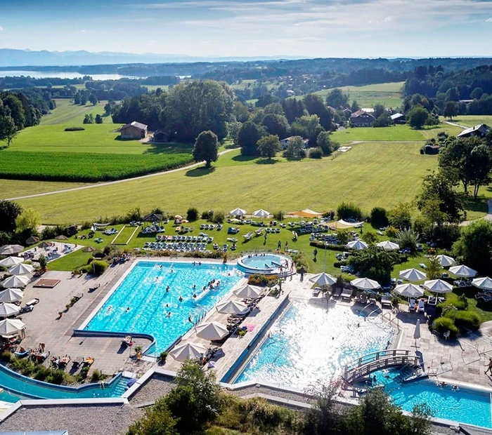 Luftaufnahme der Chiemgau Thermen Aussentherme