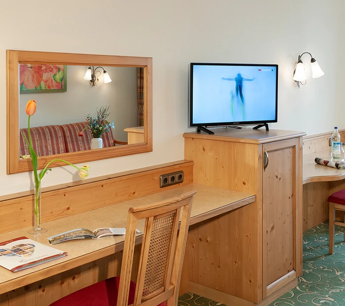 Schreibtisch im Doppelzimmer