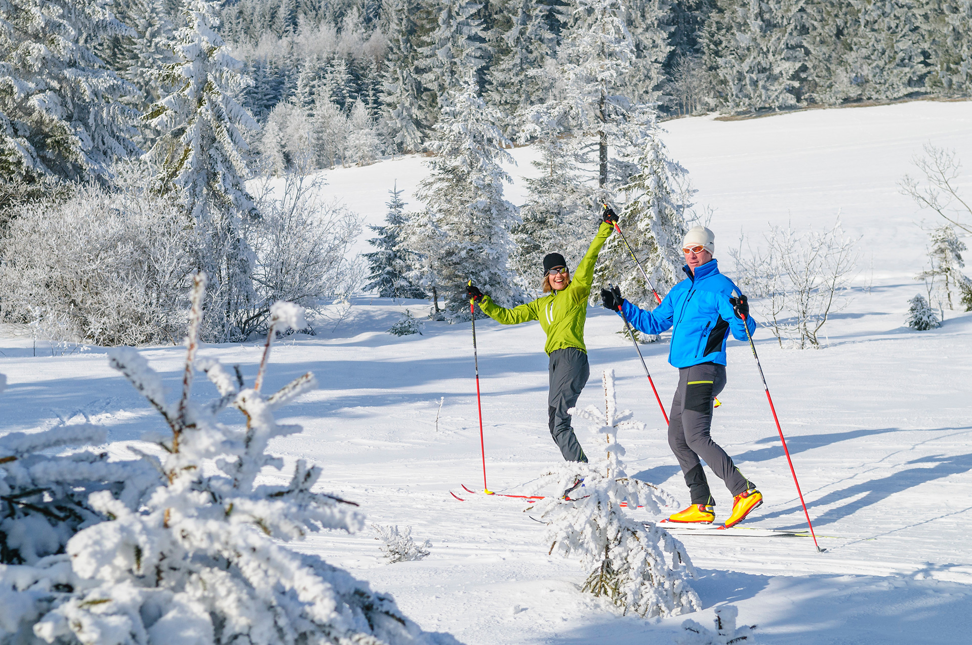 Freude beim Langlauf in der Chiemgauer Winterlandschaft