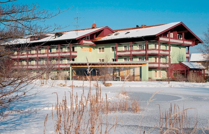 Winteraußenaufnahme vom Thermenhotel Ströbinger Hof