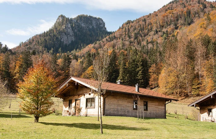 Chalet im Hintergrund der Unternberg