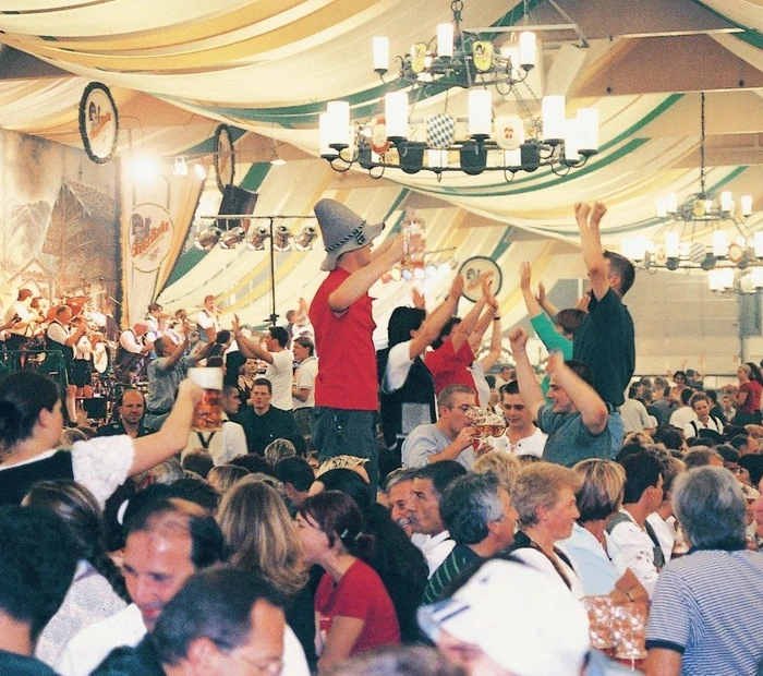 Stimmung in der Auer Bräu Halle