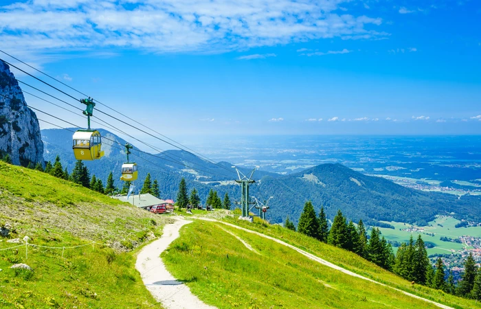 Die Seilbahn zur Kampenwand - Blick ins Tal zum Chiemsee