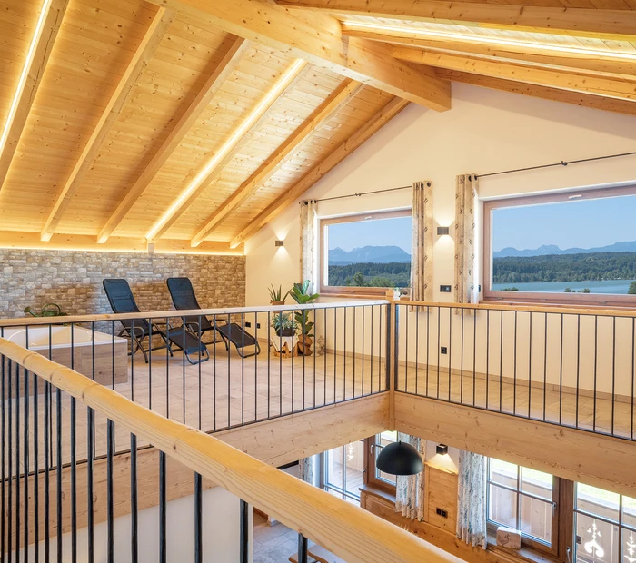Fewo Alpenblick - offene Galerie mit Doppelbadewanne und Relax-Stühle