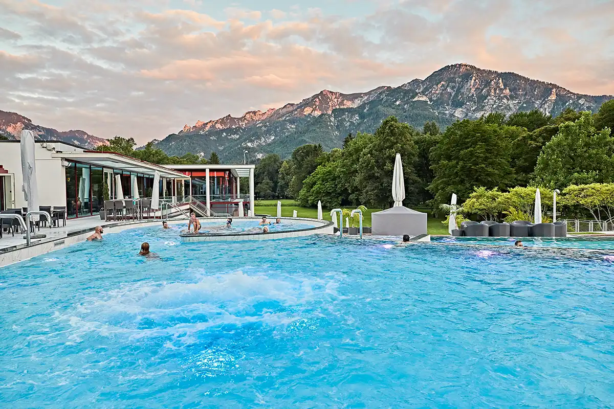 Rupertus Therme Bergblick Außenbecken Bad Reichenhall