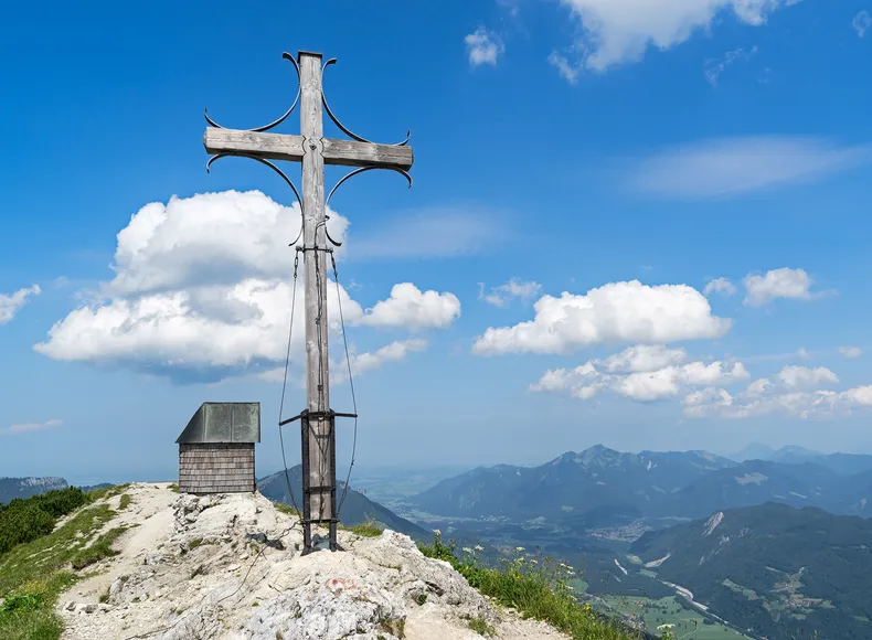 Der Geigelstein ist mit 1813 Metern der höchste Berg im östlichen Teil der Chiemgauer Alpen Der Geigelstein ist mit 1813 Metern der höchste Berg im östlichen Teil der Chiemgauer Alpen