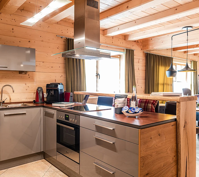 Kochnische in der Küche eines Alpenchalet