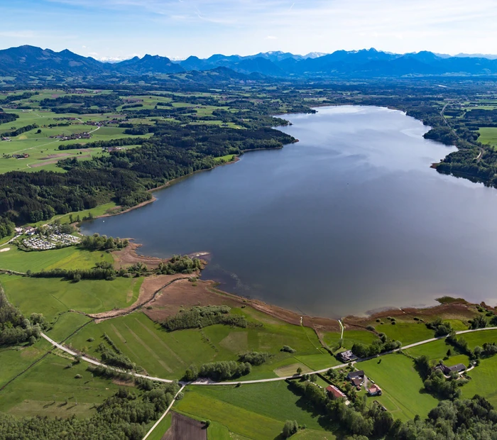 Blick von Riedering über den Simssee.