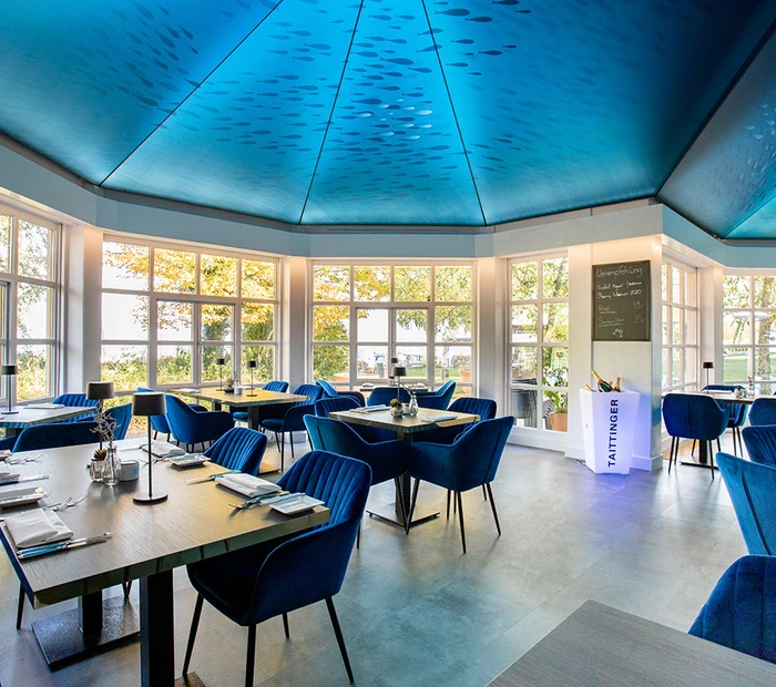 Blick ins das Restauant BLU vom Yachthotel Chiemsee
