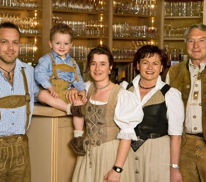 Familie Redenböck - vier Generationen der Gastgeberfamilie