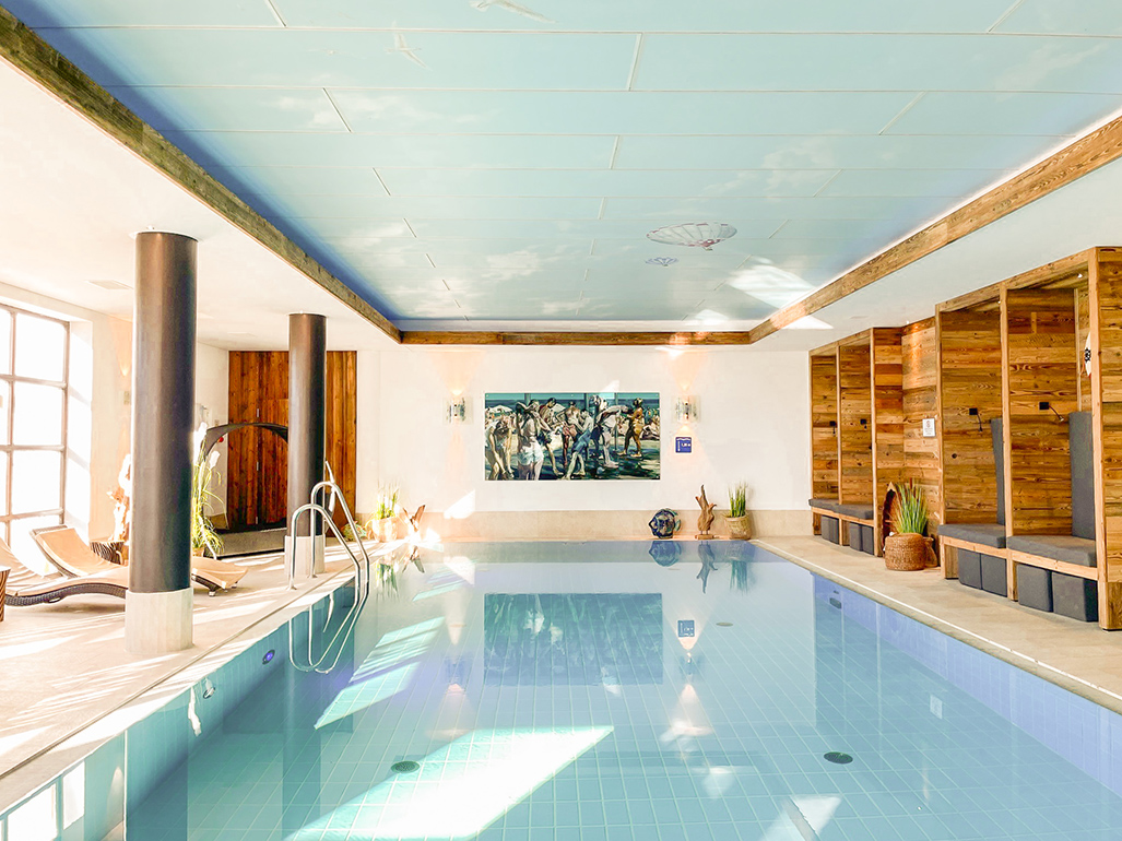 Schwimmbad im Spa-und Wellnessbereich